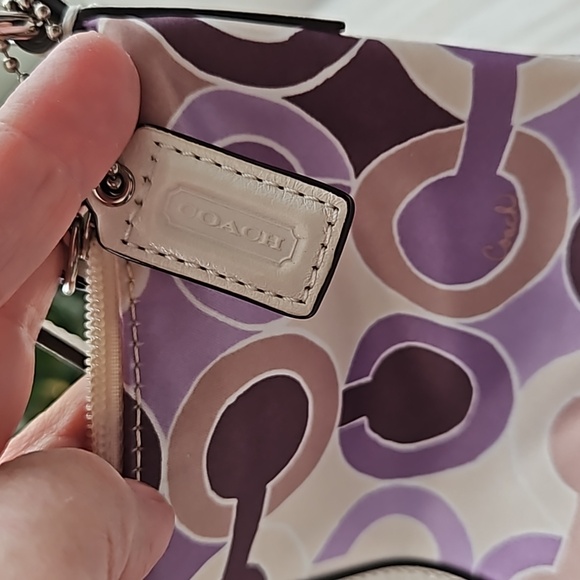 COACH MINI SIGNATURE C DESIGN Perfect Condition - Picture 5 of 6